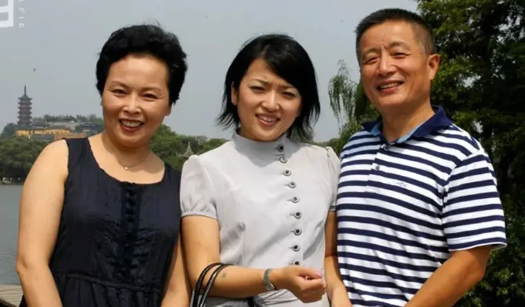 Father And Daughter Take The Same Photos For 41 Years